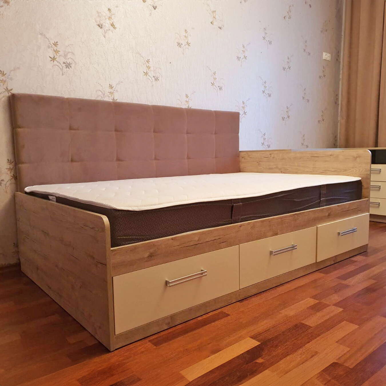 Ліжко Еллі Шервуд Ваніль з м'якою спинкою і бортиками