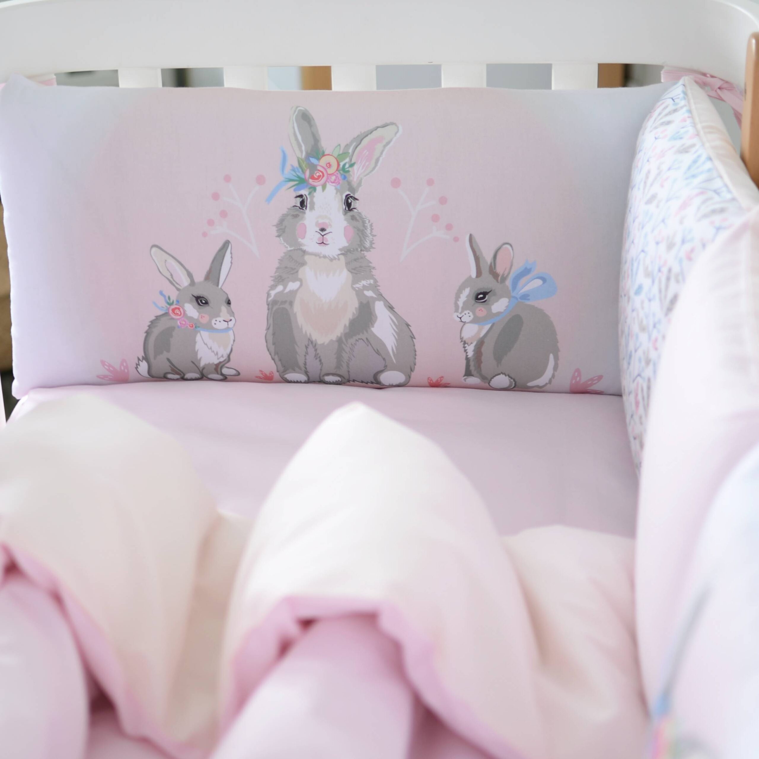 Постільний комплект Summer Bunny pink з 6 одиниць: бортики, ковдра, подушка, підковдра, наволочка, простирадло