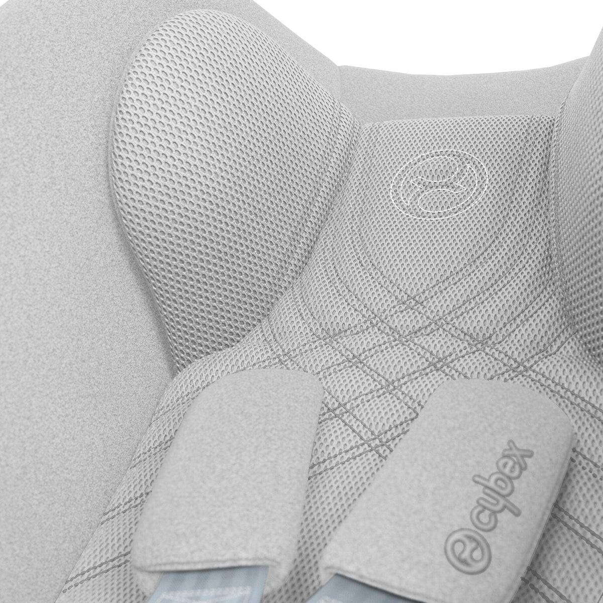 Автокрісло Cybex Cloud T Plus i-Size група 0+(45-87 см), біле ремені