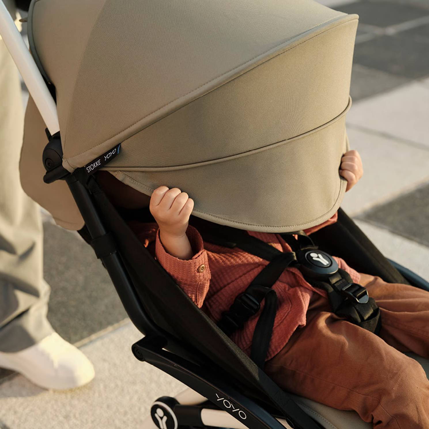Коляска 2 в 1 Stokke YOYO Newborn Shell White, бежева козирьок