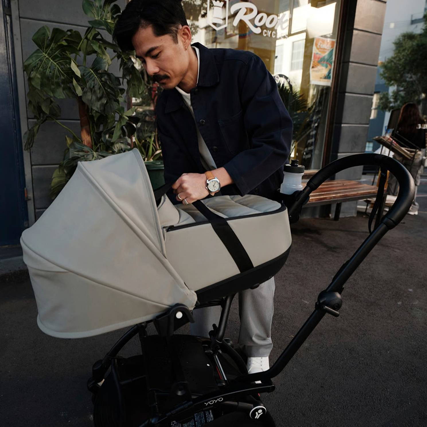 Коляска 2 в 1 Stokke YOYO Newborn Shell White, бежева люлька козирьок