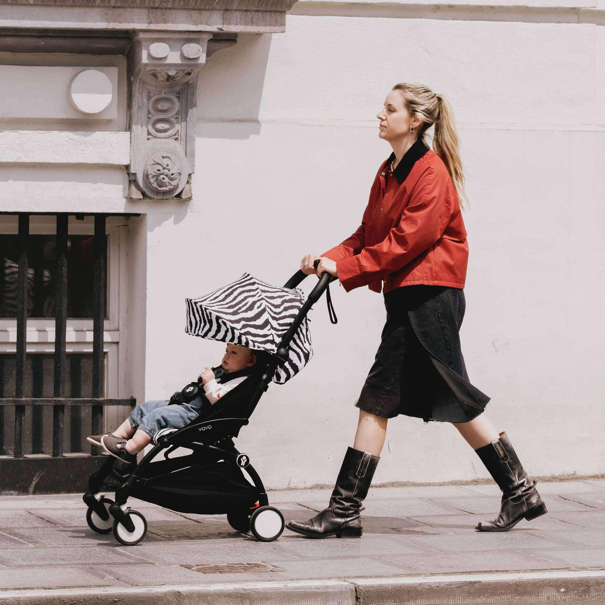 Коляска прогулянкова Stokke YOYO WILD Shell Black, чорно-біла вулиця|